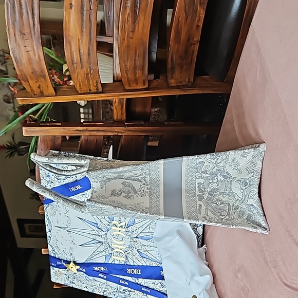 Authentic⭐️⭐️ BRAND ⭐️⭐️New Large Book Tote Light Gray 💞💞 - Picture 4 of 9